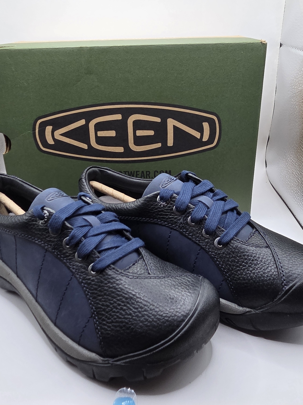 KEEN Women's Presidio casual walking shoes